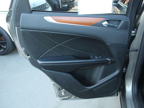 Used 2017 Lincoln MKC Select w/ Select Plus Package image 25