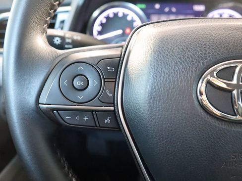 Used 2019 Toyota Camry XLE image 11