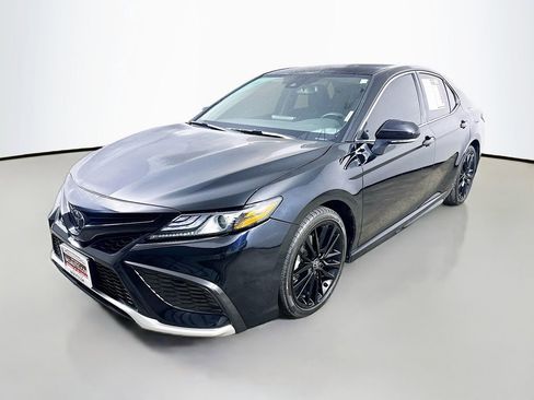 Used 2023 Toyota Camry XSE FWD image 3
