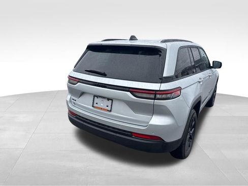 Used 2025 Jeep Grand Cherokee Altitude image 6