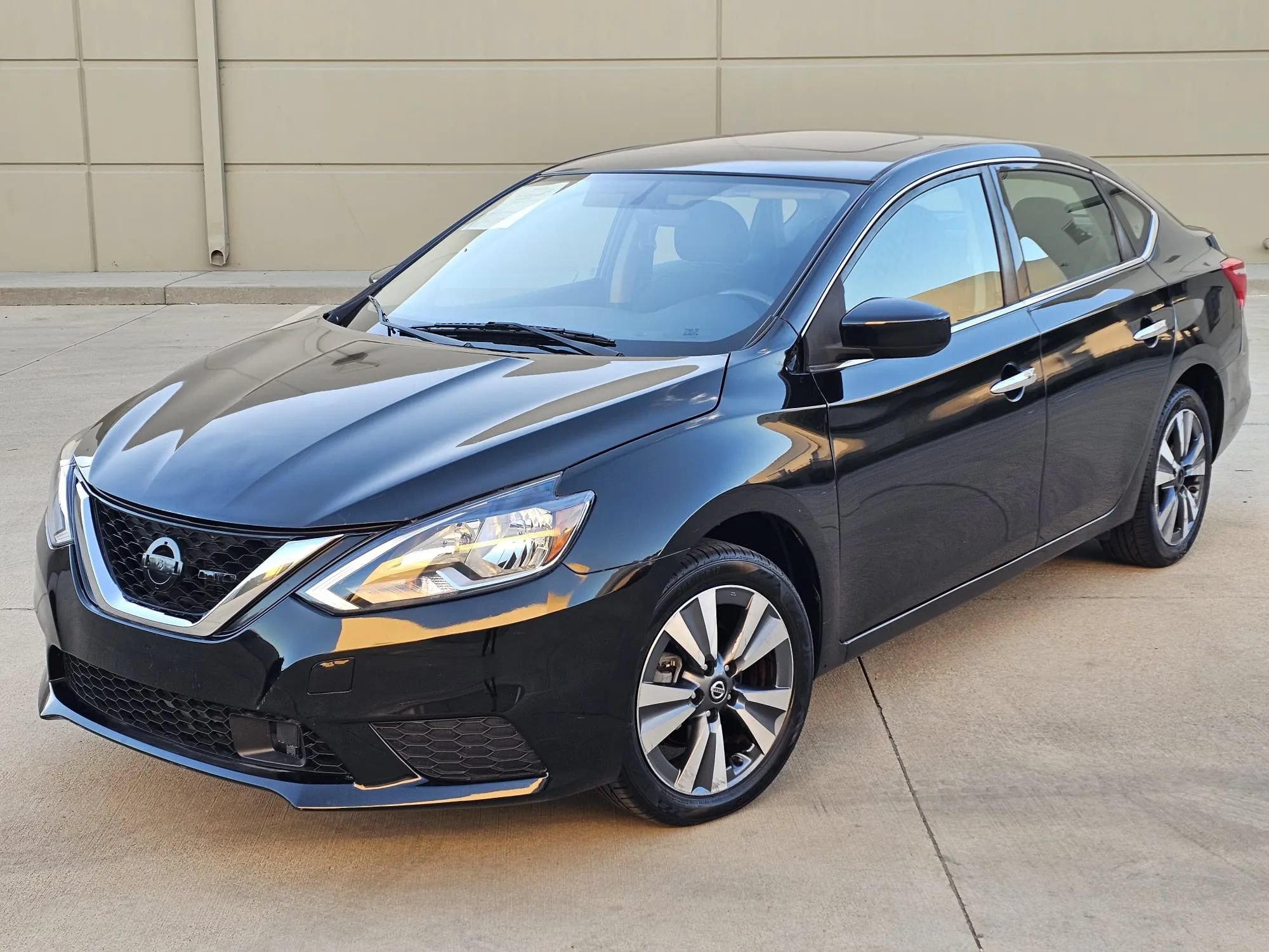 Used 2019 Nissan Sentra SV w/ Special Edition Package FWD image 5