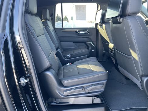 Used 2025 Chevrolet Suburban High Country image 26