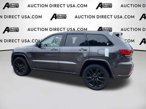 Used 2017 Jeep Grand Cherokee Altitude RWD image 11