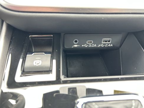 Certified 2025 Subaru Outback Limited image 22