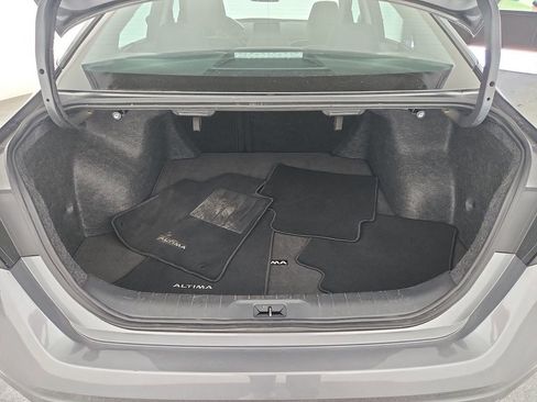 Used 2025 Nissan Altima 2.5 SV image 30