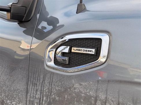 Used 2017 Nissan Titan SV image 15