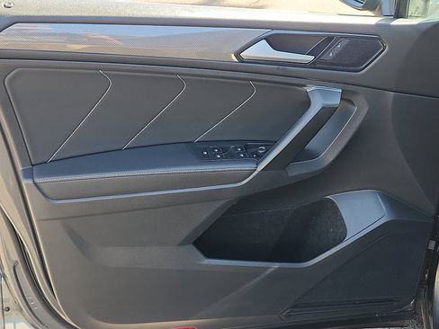 Used 2022 Volkswagen Tiguan SE image 12