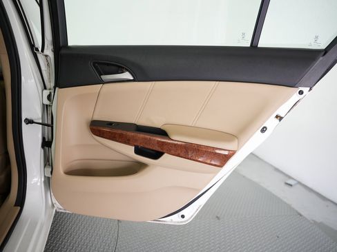 Used 2011 Honda Accord EX-L image 36