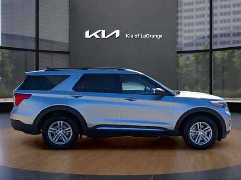 Used 2024 Ford Explorer XLT w/ Equipment Group 202A image 4