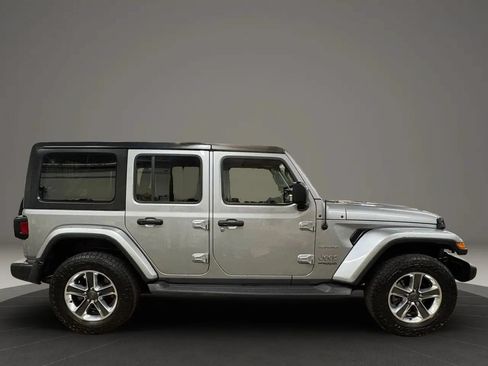 Used 2018 Jeep Wrangler Unlimited Sahara w/ Dual Top Group AWD/4WD image 6