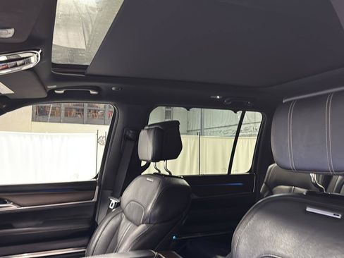 Used 2022 Jeep Grand Wagoneer Series I w/ Flexible Seating Group AWD/4WD image 29