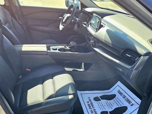 Used 2022 Nissan Rogue SV w/ SV Premium Package image 15