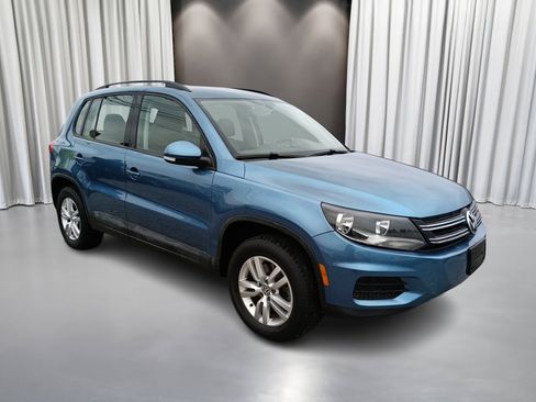 Used 2017 Volkswagen Tiguan S image 3