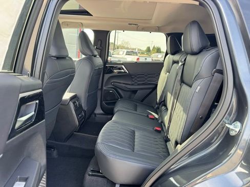 New 2026 Mitsubishi Outlander SEL image 12