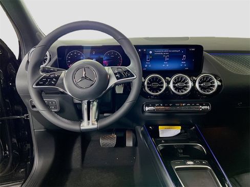 New 2025 Mercedes-Benz GLA 250 4MATIC image 22