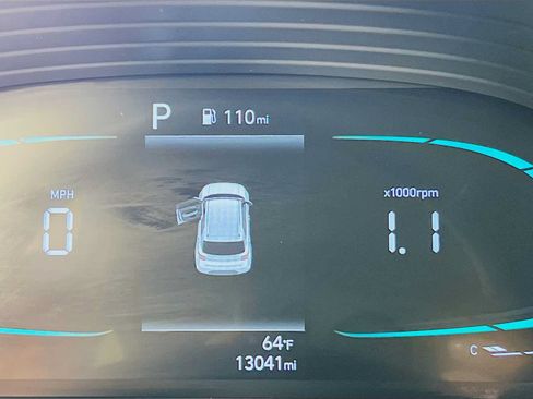 Certified 2025 Hyundai Venue Limited FWD image 12