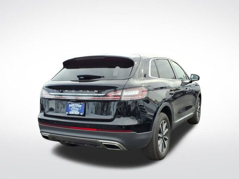 Used 2022 Lincoln Nautilus AWD image 3