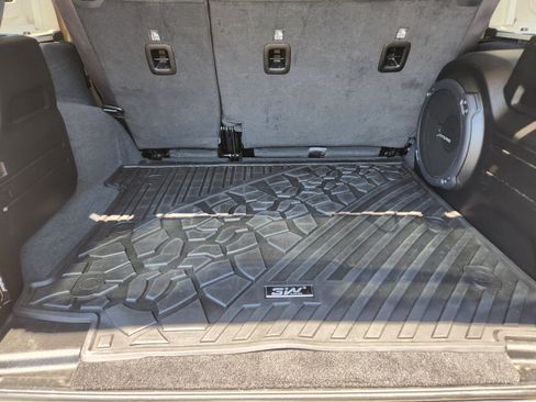 Used 2022 Jeep Wrangler Unlimited Rubicon w/ LED Lighting Group AWD/4WD image 24