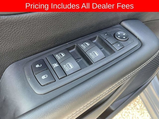 Used 2025 Chrysler Pacifica Select FWD image 20