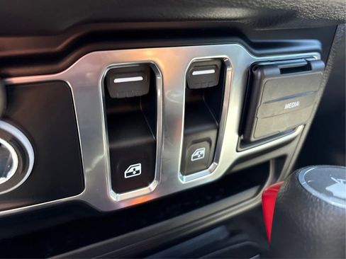 Used 2025 Jeep Wrangler Sport AWD/4WD image 39