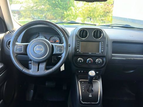 Used 2017 Jeep Patriot High Altitude AWD/4WD image 12