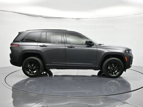 New 2026 Jeep Grand Cherokee Altitude image 4
