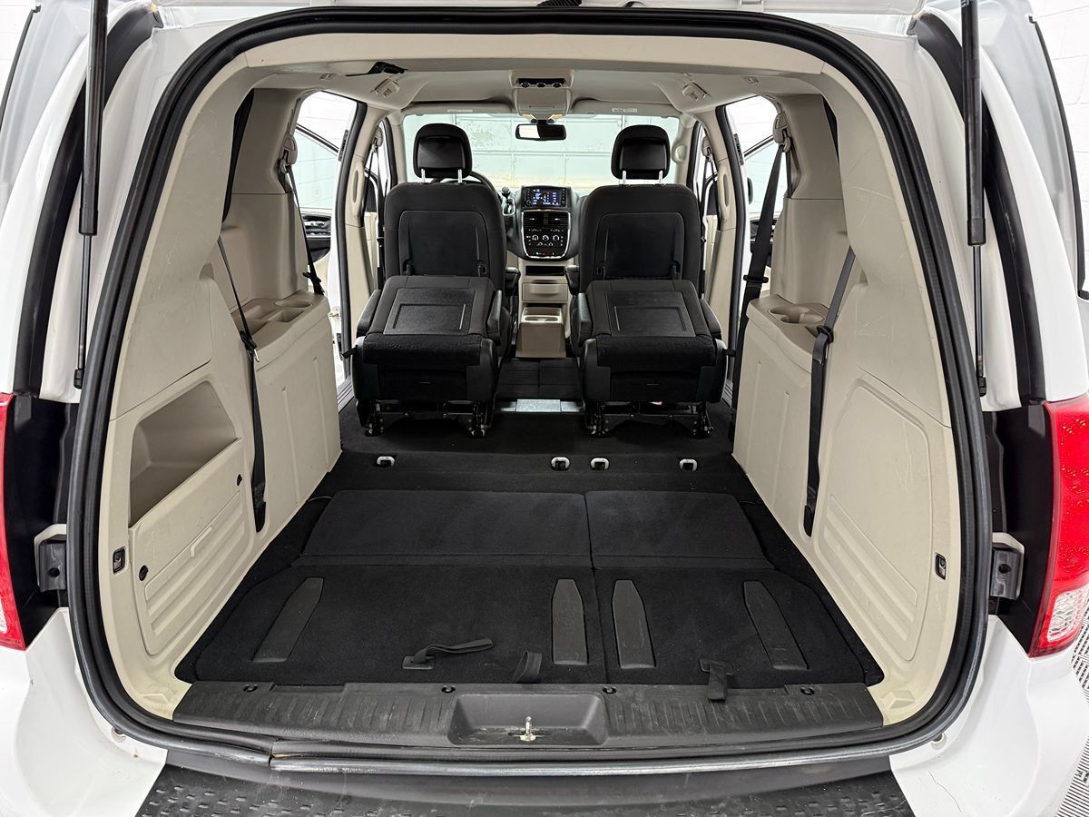 Used 2019 Dodge Grand Caravan SE FWD image 24