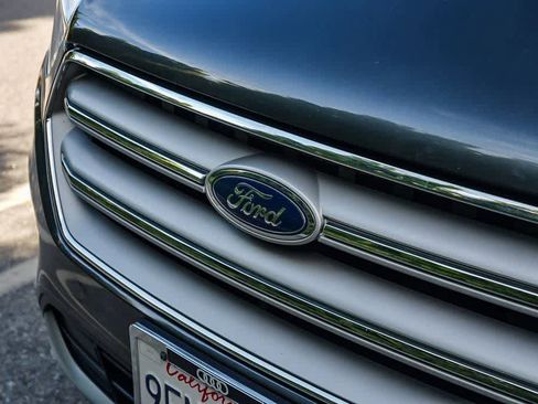 Used 2019 Ford Escape SEL image 9