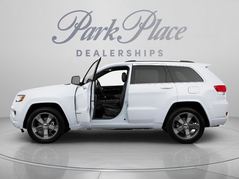 Used 2015 Jeep Grand Cherokee Overland w/ Advanced Technology Group RWD image 2