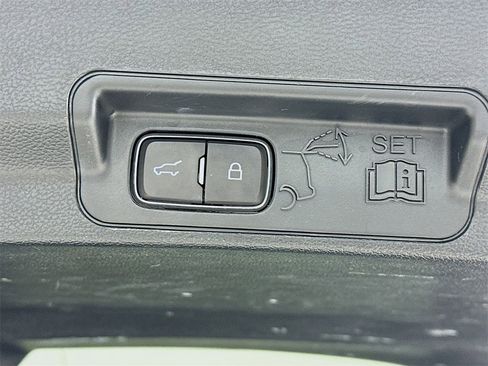 Used 2020 Ford Explorer XLT w/ Equipment Group 202A image 8