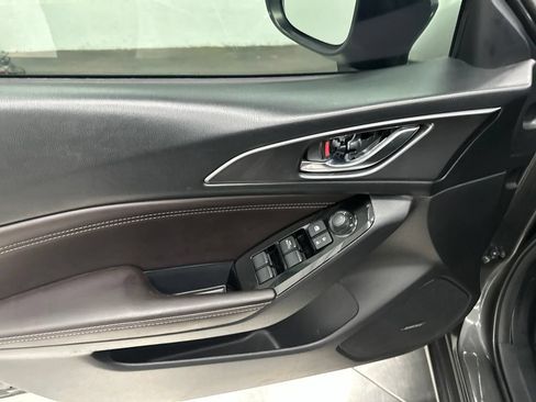Used 2018 MAZDA MAZDA3 Grand Touring w/ Premium Equipment Package FWD image 15