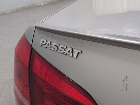 Used 2014 Volkswagen Passat 1.8T SE image 12