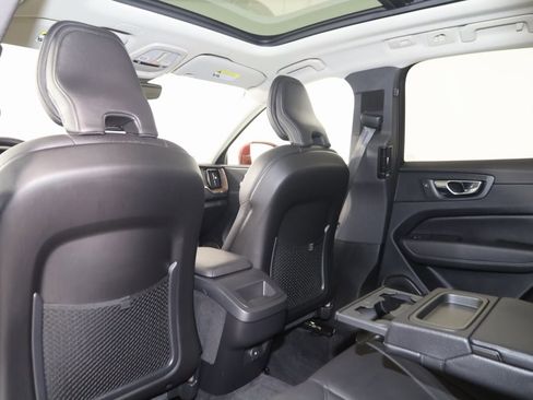 Used 2022 Volvo XC60 B5 Momentum image 53