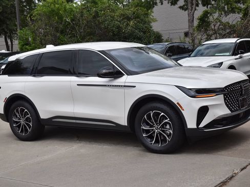 New 2026 Lincoln Nautilus Premier AWD/4WD image 4
