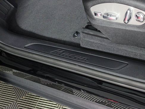 Certified 2026 Porsche Macan AWD/4WD image 16