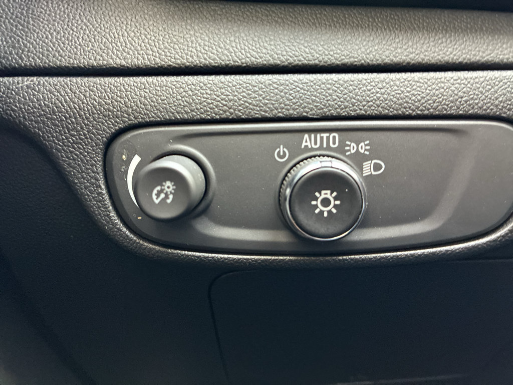Used 2023 Chevrolet Bolt EUV LT w/ Convenience Package FWD image 22