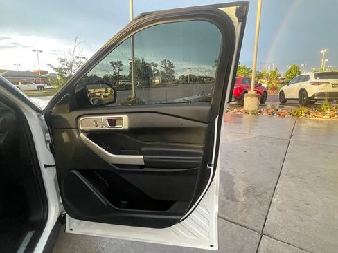 Used 2023 Ford Explorer Limited AWD/4WD image 31