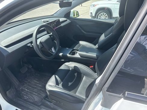 Used 2026 Tesla Model Y Long Range AWD/4WD image 4