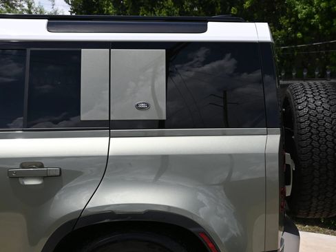 Used 2022 Land Rover Defender 110 S AWD/4WD image 8