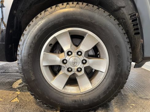 Used 2010 Toyota 4Runner Limited AWD/4WD image 28