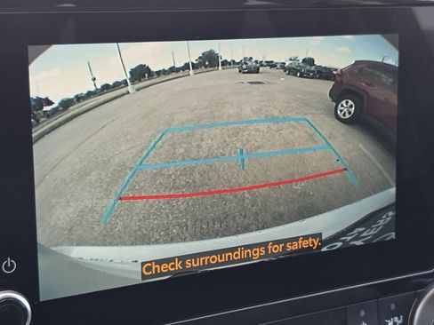 Used 2025 Toyota Highlander LE FWD image 18