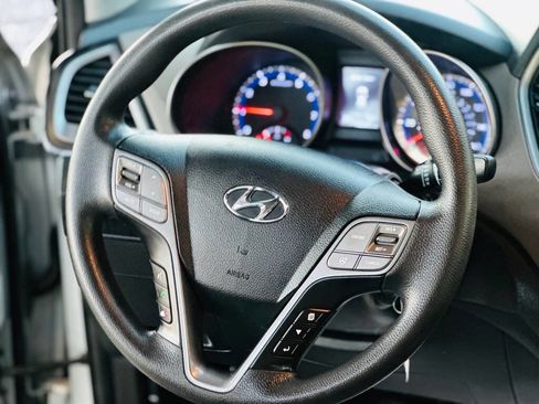 Used 2016 Hyundai Santa Fe SE image 16