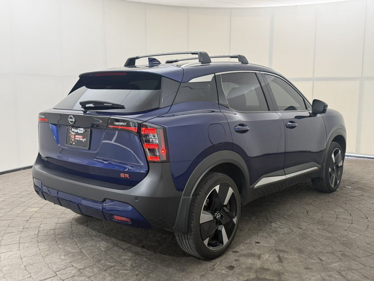 Used 2025 Nissan Kicks SR FWD image 9