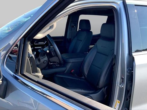 Used 2024 GMC Sierra 1500 Denali w/ Technology Package AWD/4WD image 8