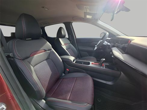 New 2026 Nissan Kicks SR image 12