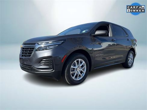 Used 2022 Chevrolet Equinox LS w/ LS Convenience Package image 2