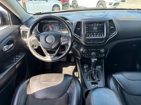 Used 2020 Jeep Cherokee Trailhawk w/ Cold Weather Group AWD/4WD image 8
