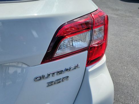 Used 2018 Subaru Outback 3.6R Limited image 11