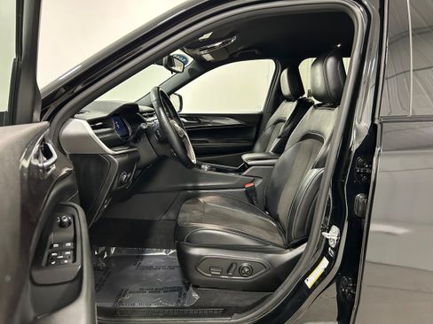 Used 2022 Jeep Grand Cherokee L Laredo AWD/4WD image 4