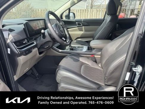 Used 2025 Kia Carnival image 8